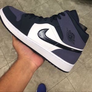 Air Jordan 1 mid Obsidian Sanded Purple